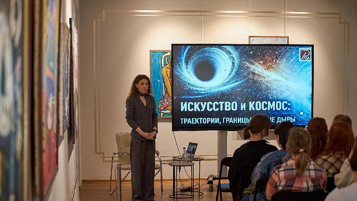 Творчество Алексея Леонова, вдохновение «белыми дырами», космический пейзаж и космонавт из Индии